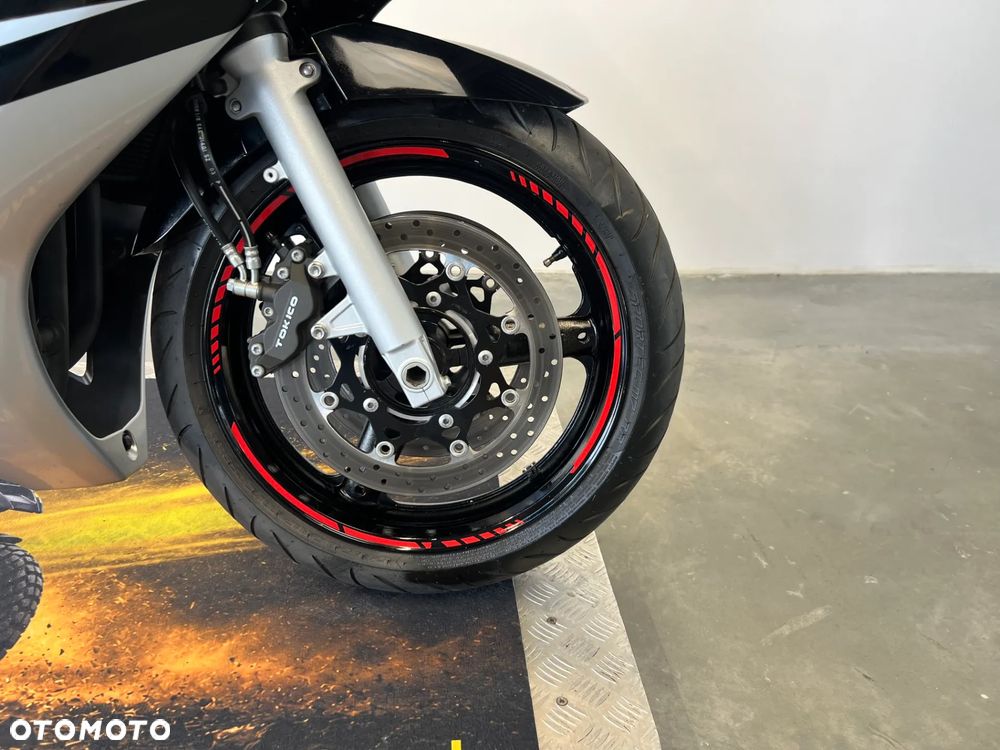 Suzuki GSX - 21
