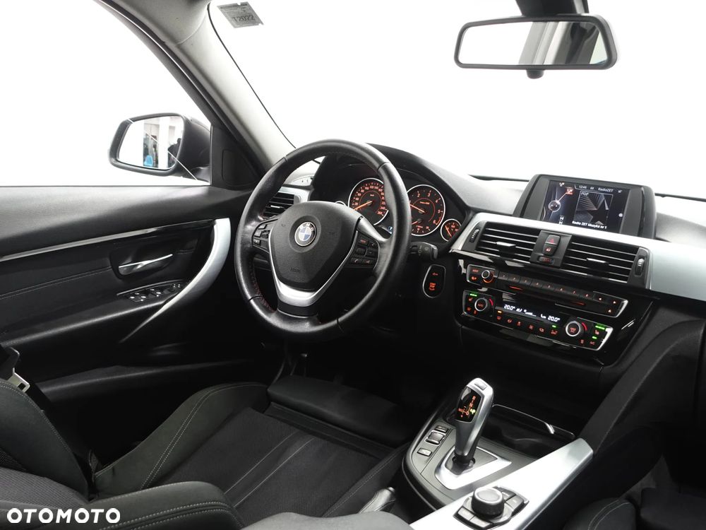 BMW Seria 3 325d Blue Performance Sport Line - 30