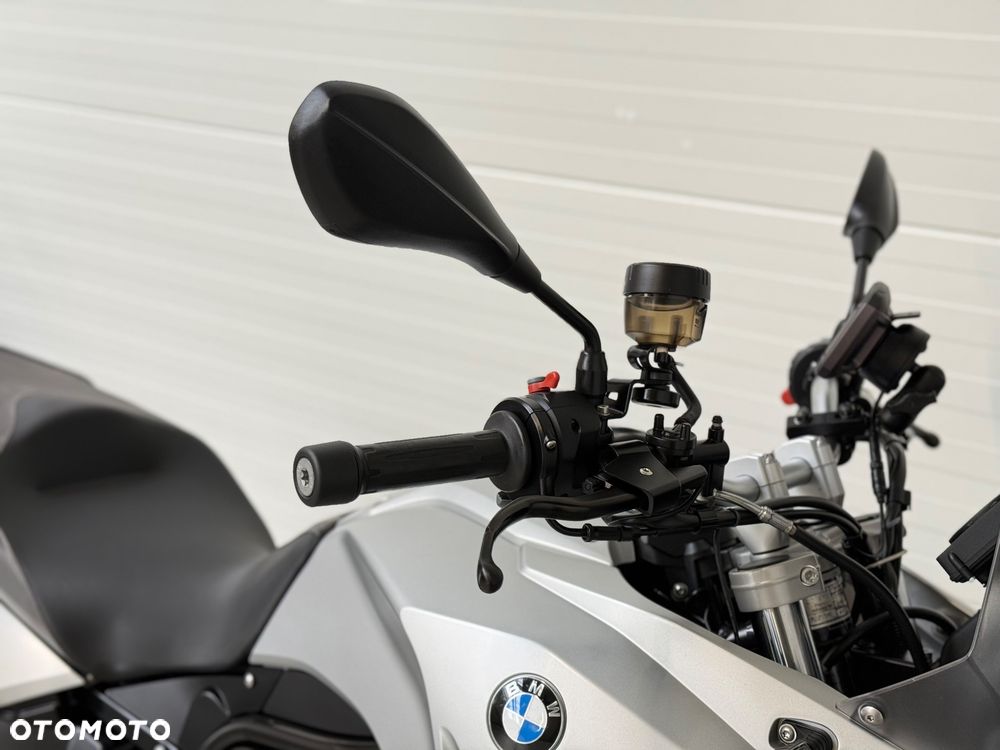 BMW F - 12