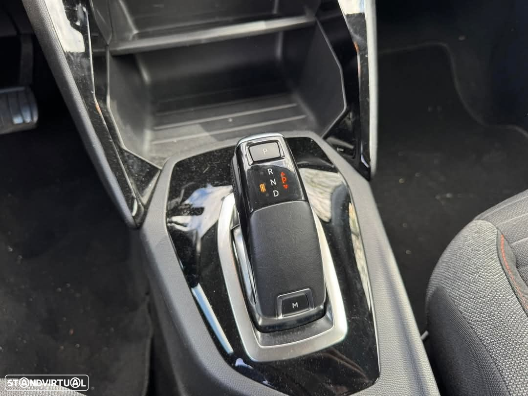 Peugeot 208 1.2 PureTech Allure EAT8 - 17