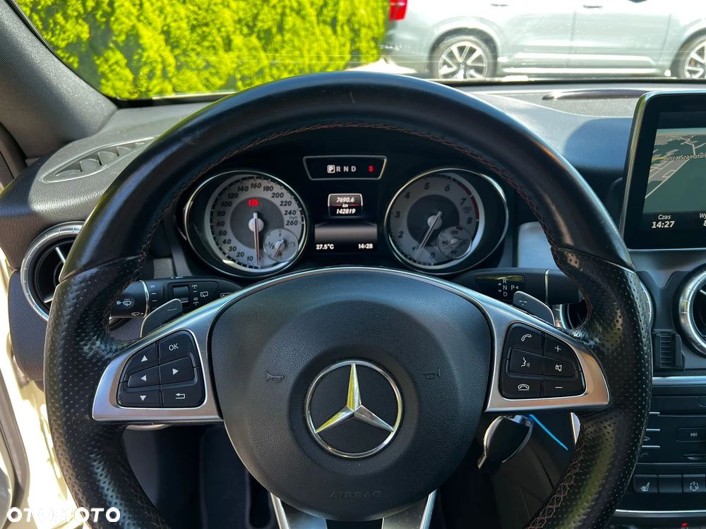 Mercedes-Benz CLA 180 7G-DCT AMG Line - 10