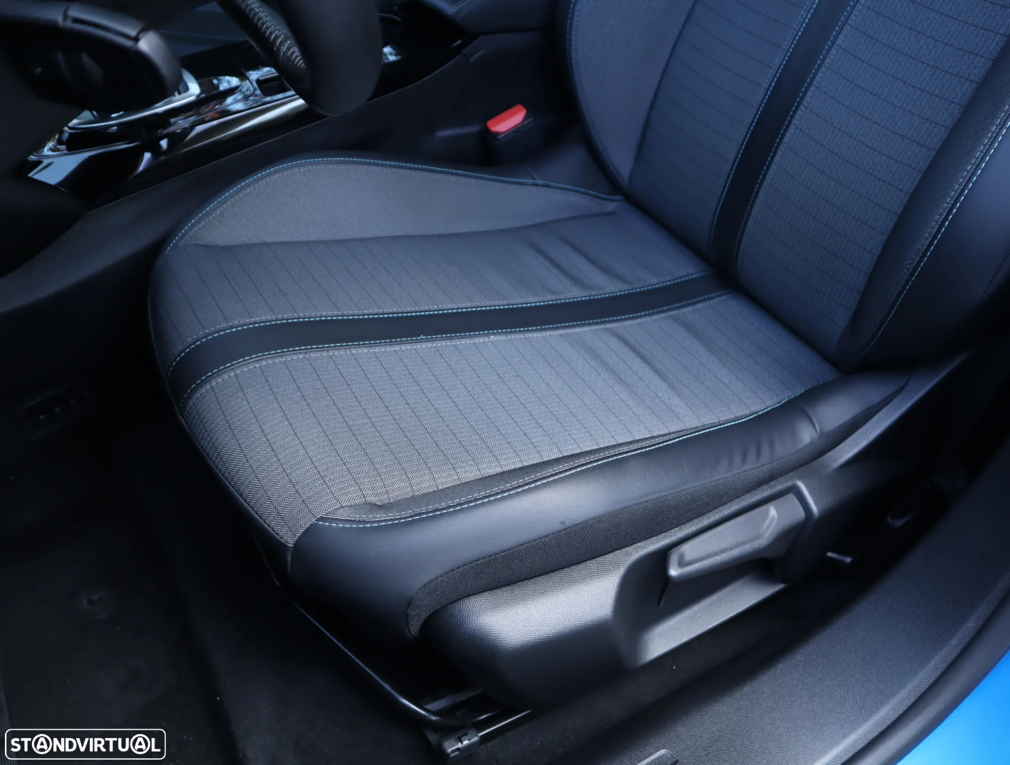Peugeot e-2008 50 kWh Allure Pack - 28