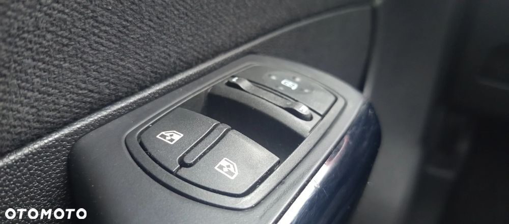 Opel Corsa 1.4 16V Sport - 17