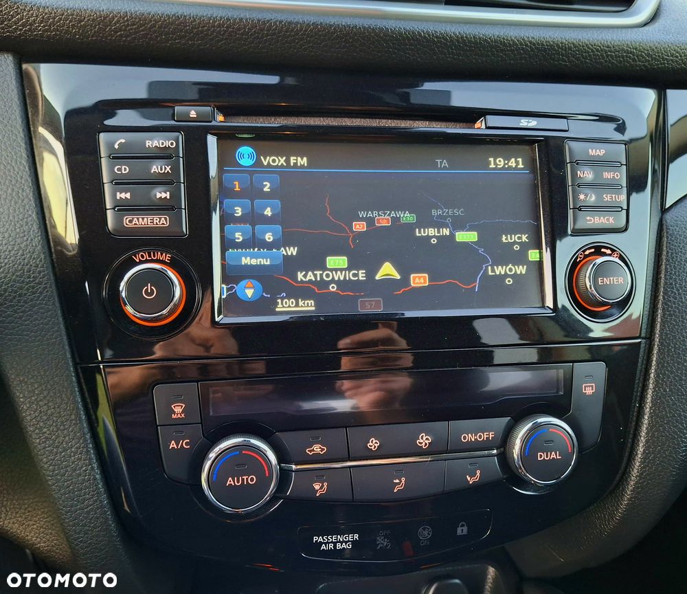 Nissan Qashqai 1.6 DIG-T N-Connecta - 25