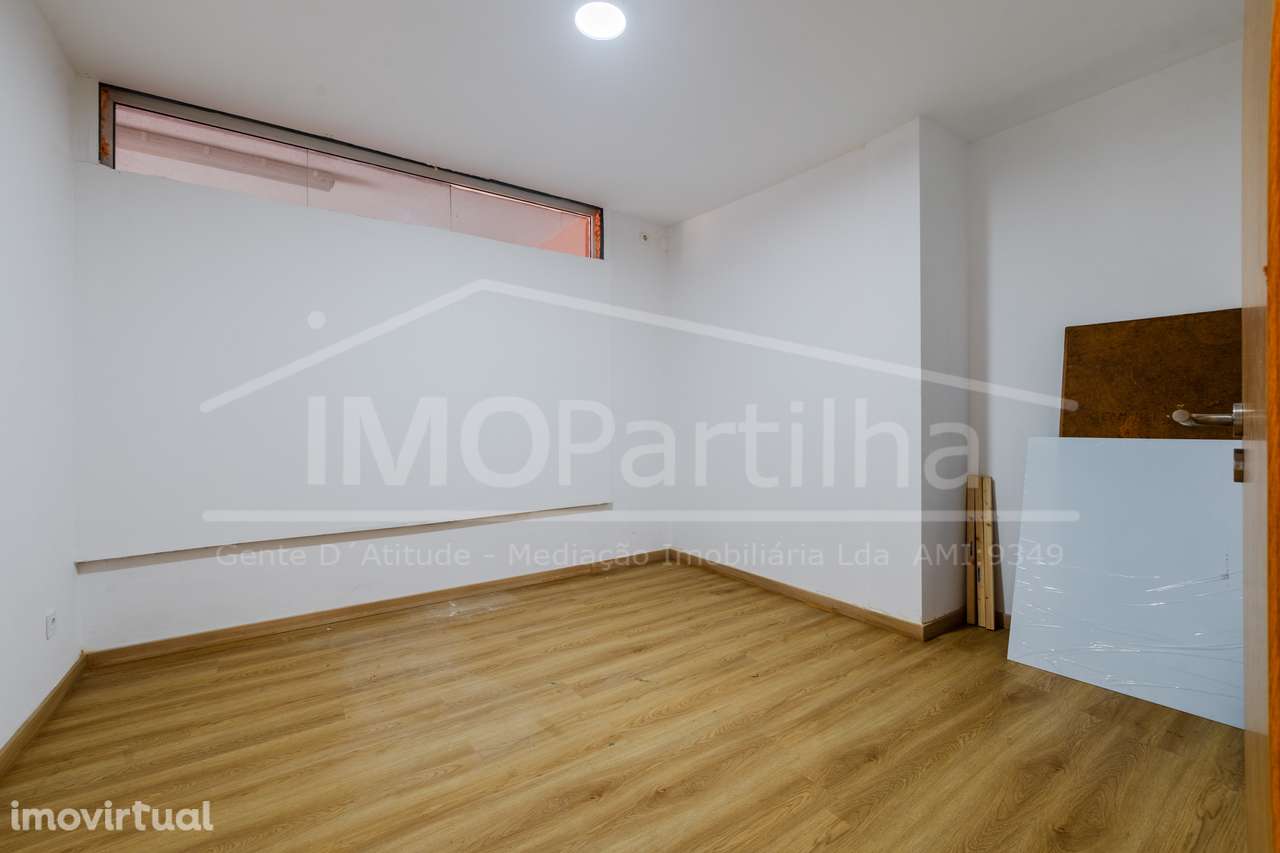Loja Transformada em T3 no Monte Abraão - Queluz - Grande imagem: 4/12