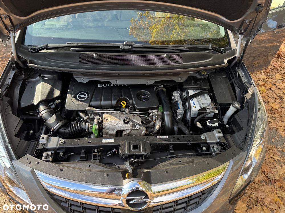 Opel Zafira 2016