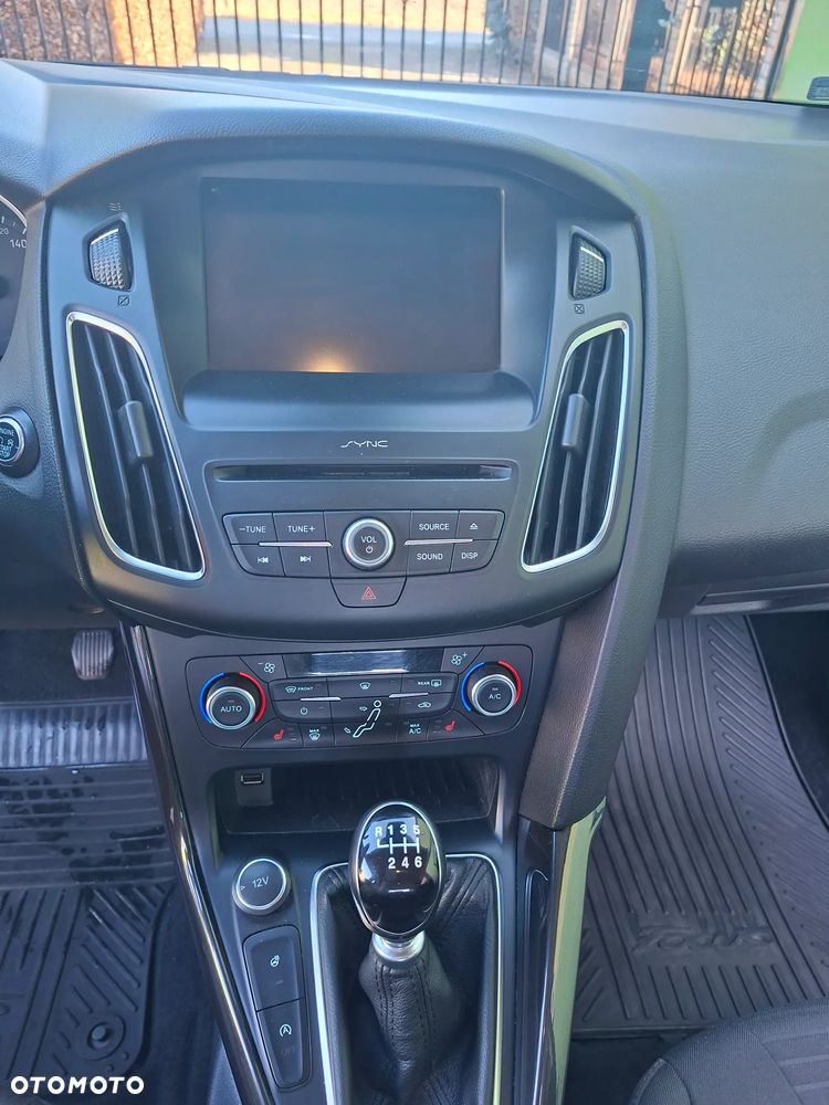 Ford Focus 1.0 EcoBoost Titanium - 10