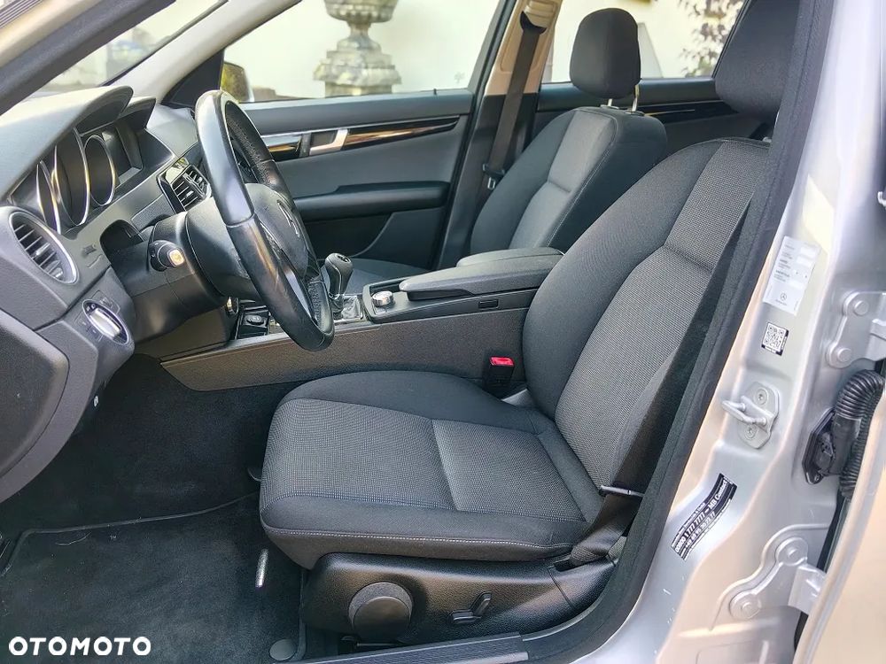 Mercedes-Benz Klasa C 220 CDI DPF (BlueEFFICIENCY) Elegance - 21