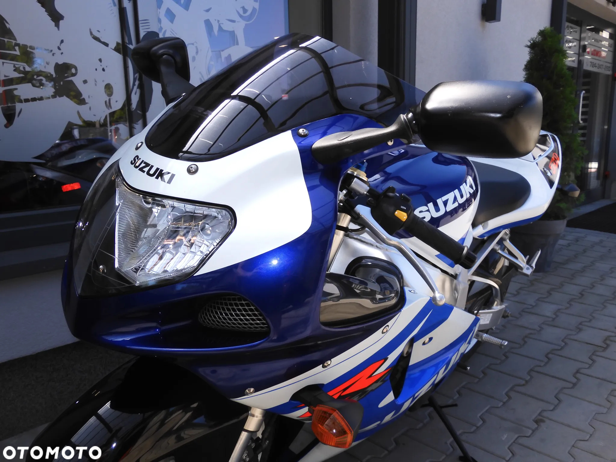 Suzuki GSX-R - 24