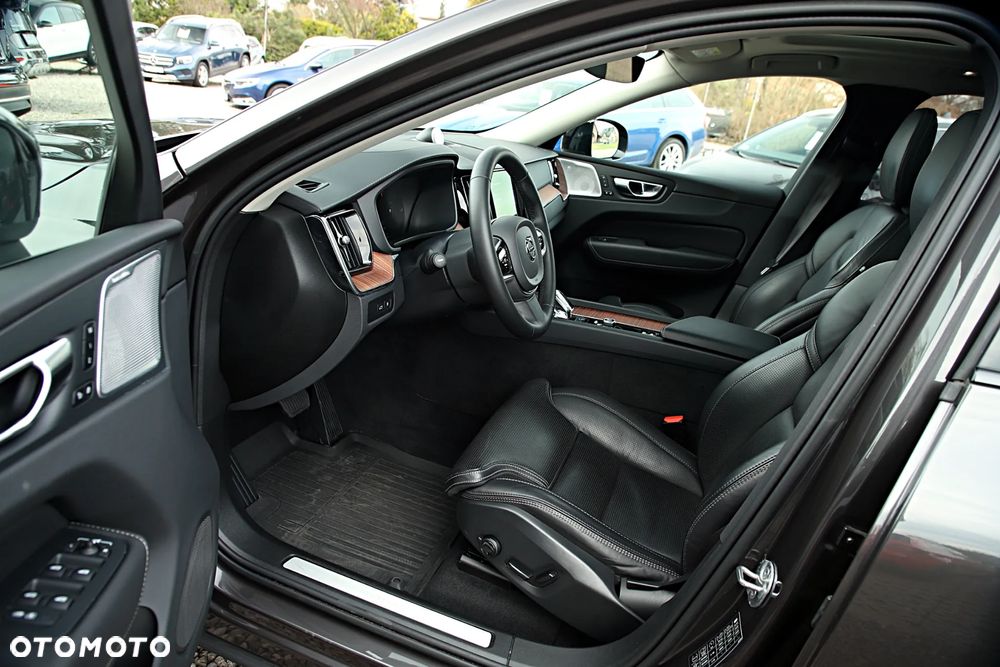Volvo XC 60 T8 Plug-In Hybrid AWD Ultimate Dark - 13