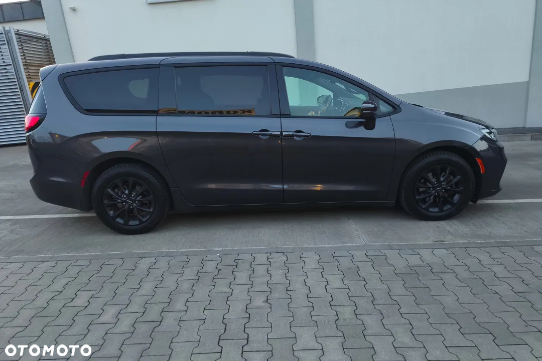 Chrysler Pacifica - 17