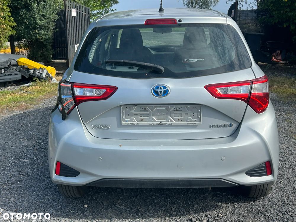 Toyota Yaris Hybrid 100 Dynamic EU6 - 7
