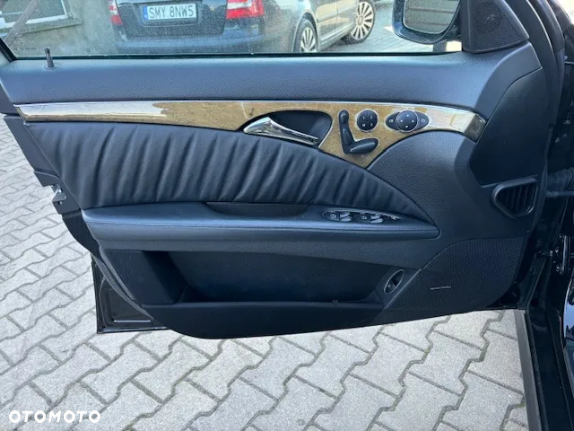 Mercedes-Benz Klasa E 63 AMG - 17