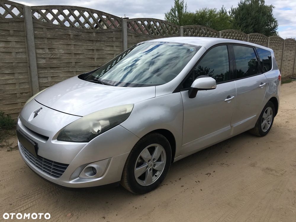 Renault Grand Scenic - 8