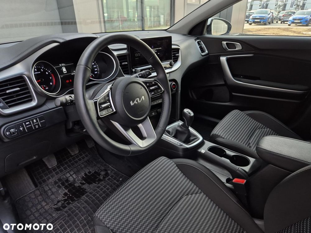 Kia Ceed - 10