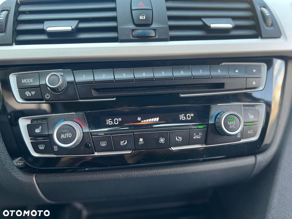 BMW Seria 3 318d Sport Line - 8