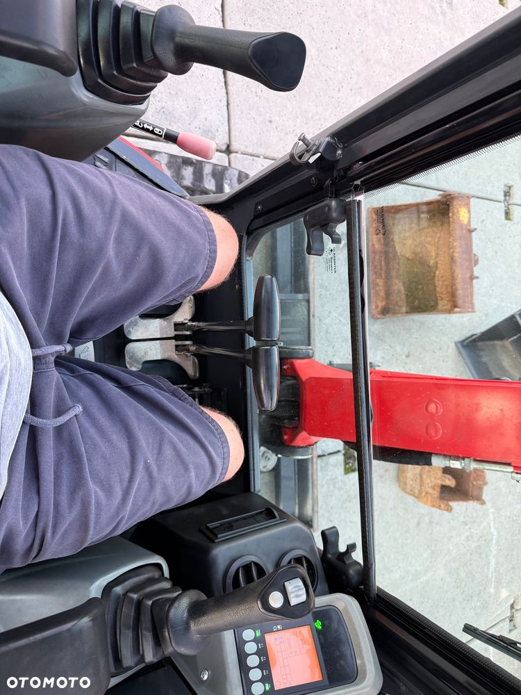 Yanmar VIO26 - 11