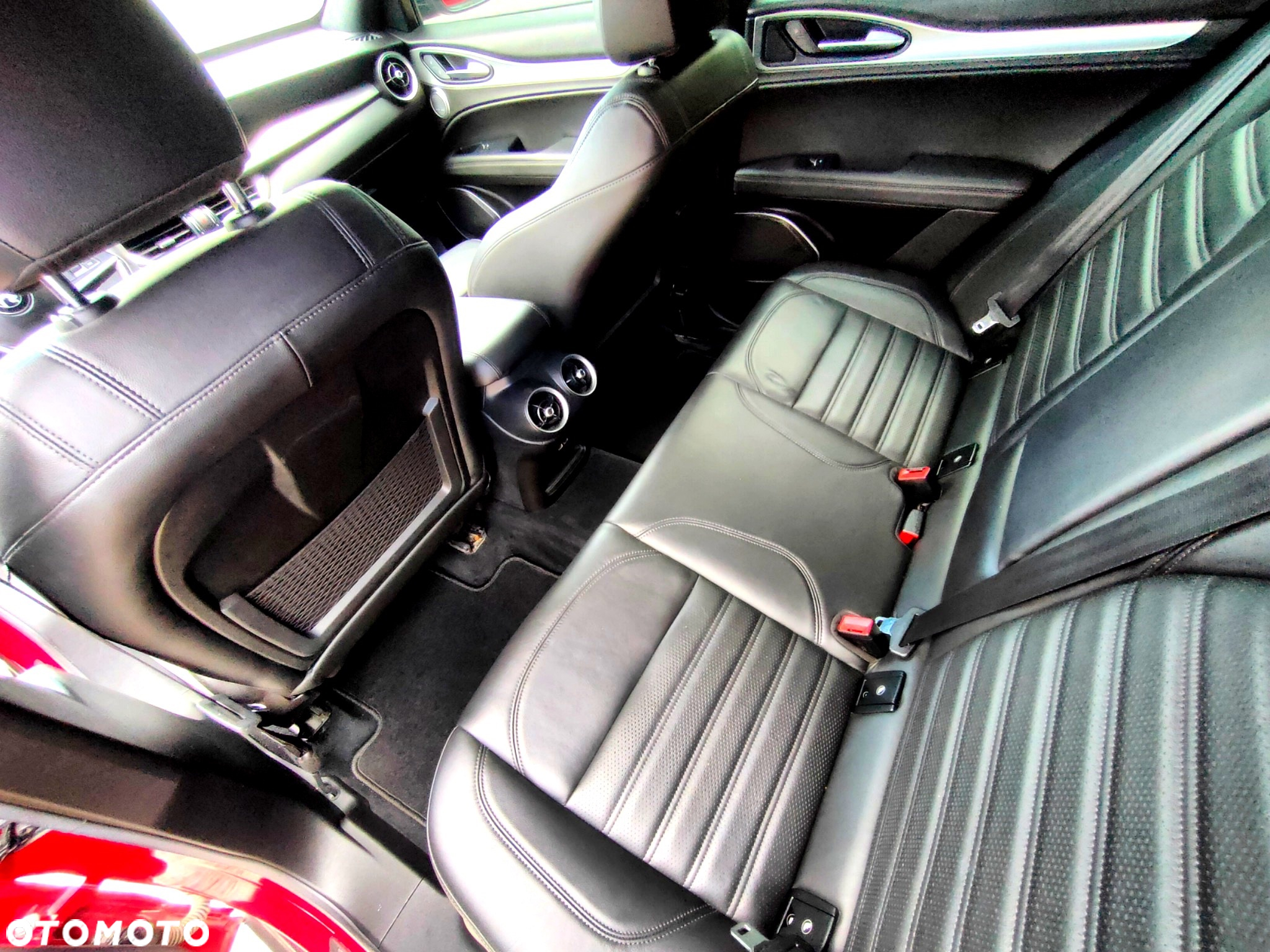 Alfa Romeo Stelvio 2.0 Turbo 16V AT8-Q4 Ti - 12