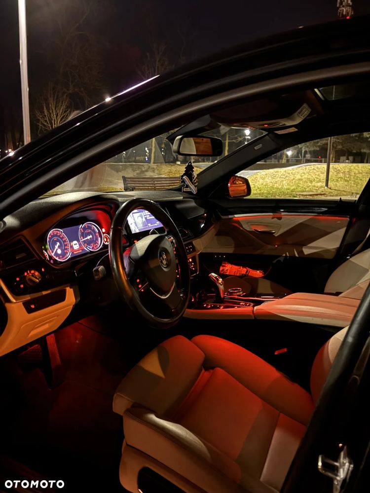 BMW Seria 5 525d xDrive Luxury Line - 13