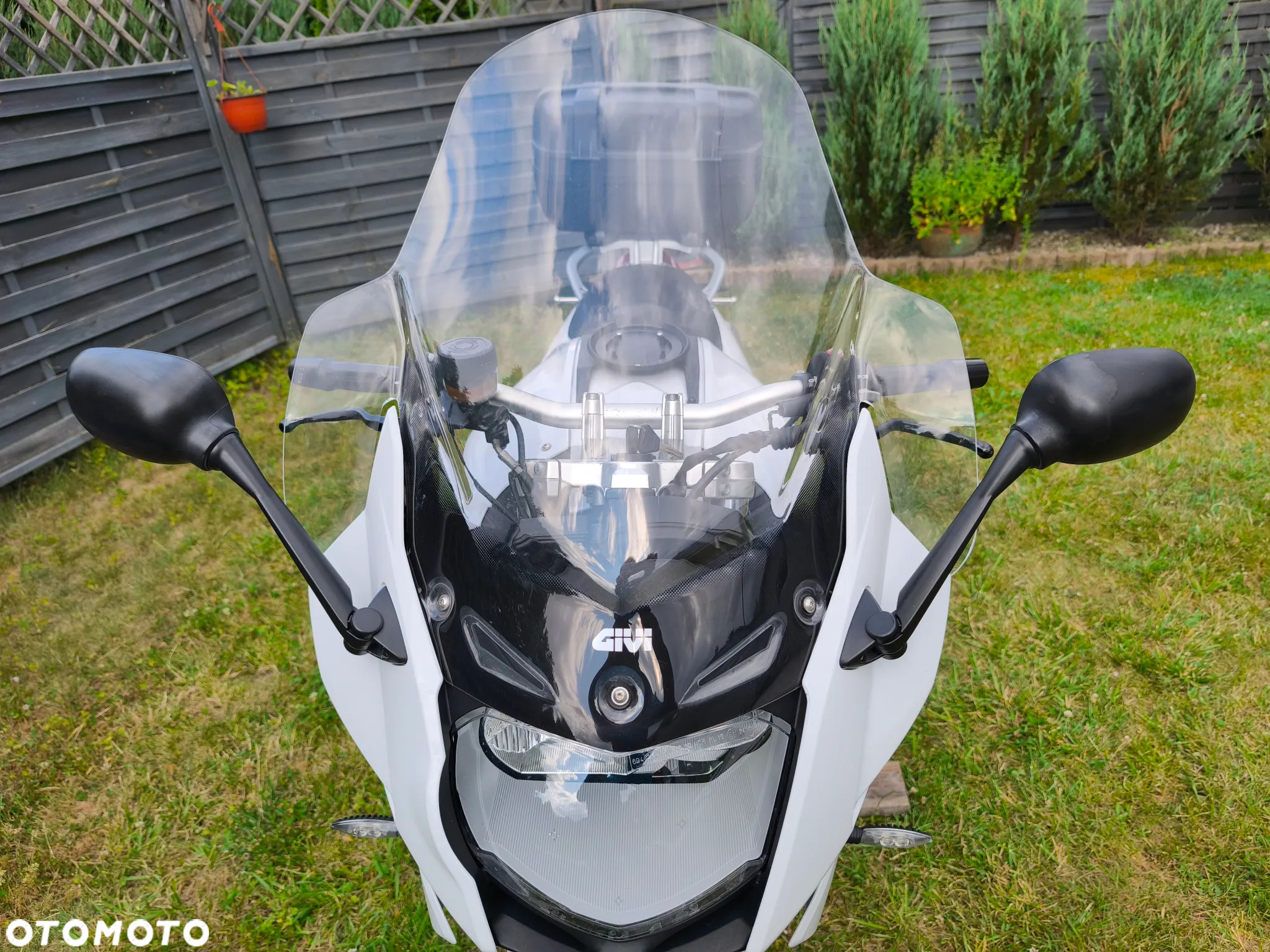 BMW F - 23