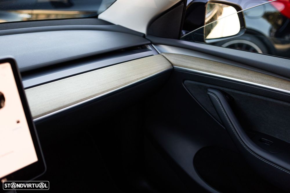 Tesla Model Y Standard RWD - 11