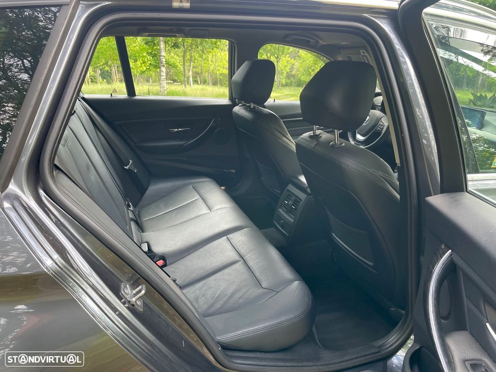 BMW 320 d EfficientDynamics Line Luxury Auto - 12