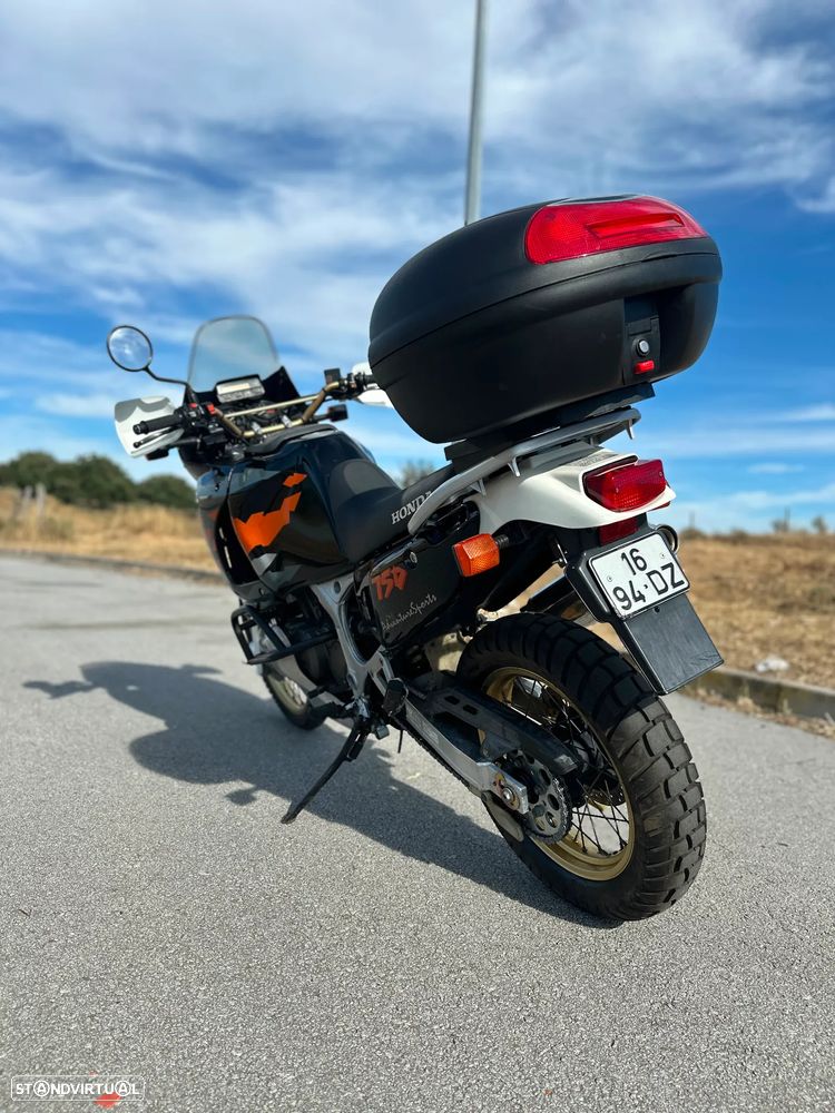 Honda Africa Twin 750 RD07 - 8
