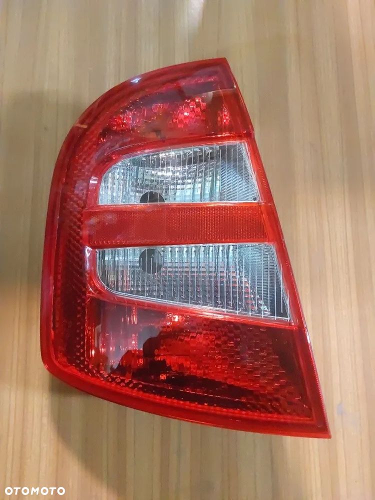Lampa tył lewa pasuje do Skoda Fabia 2000r
