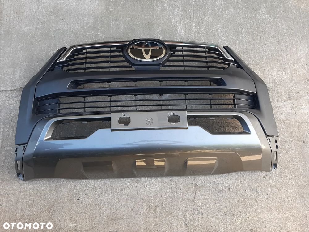 Atrapa Grill Toyota Hilux Invincible 2021r-> - 2