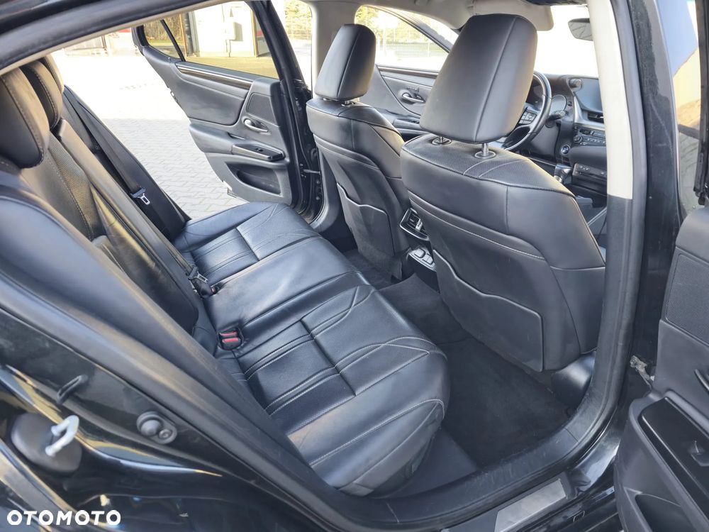 Lexus ES 300h Business Line - 16