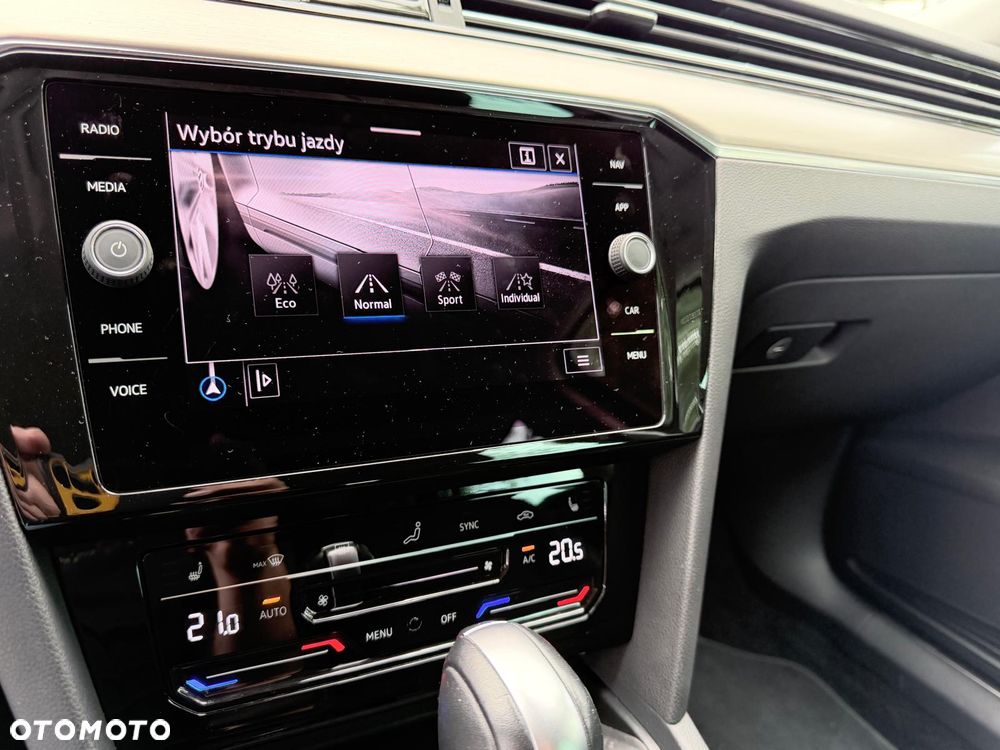 Volkswagen Passat Variant 2.0 TSI Elegance DSG - 12
