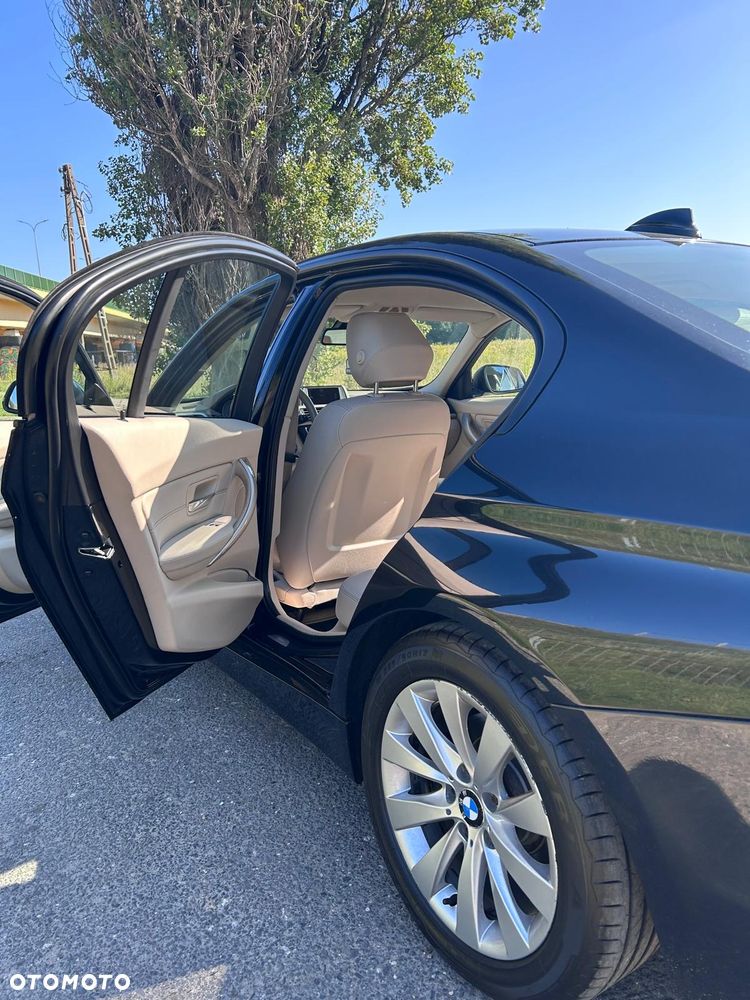 BMW Seria 3 320i - 20