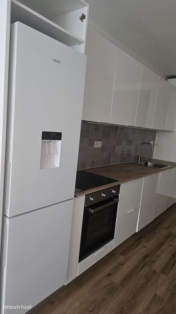 ARRENDAMENTO T0+1 REMODELADO A ESTREAR EM SACAVÉM - Grande imagem: 2/13