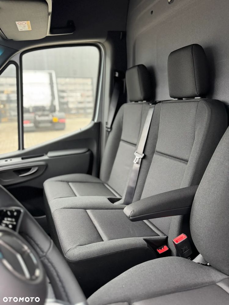 Mercedes-Benz Sprinter - 14