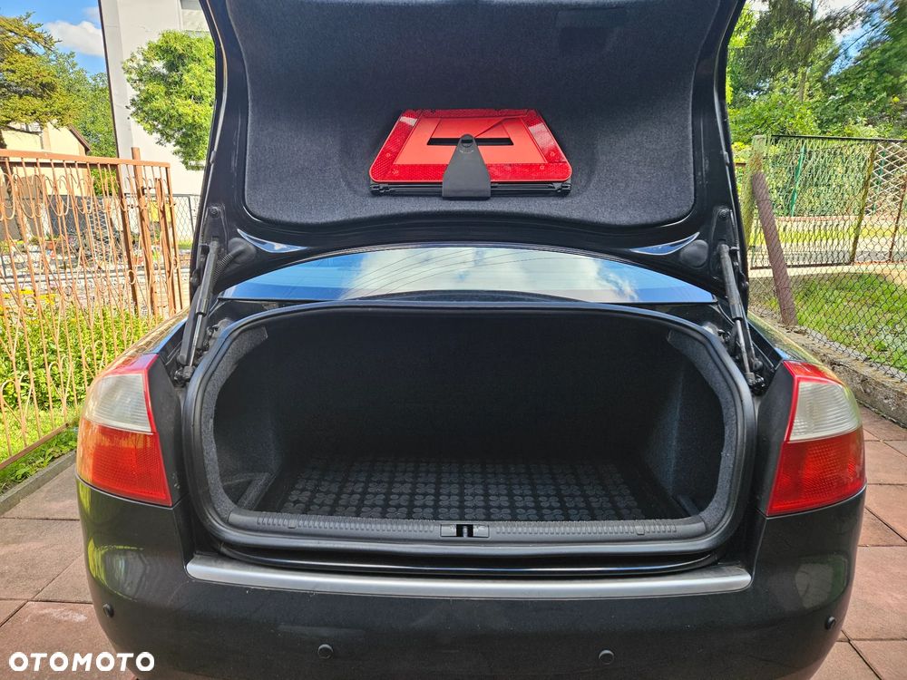 Audi A4 Limousine - 15