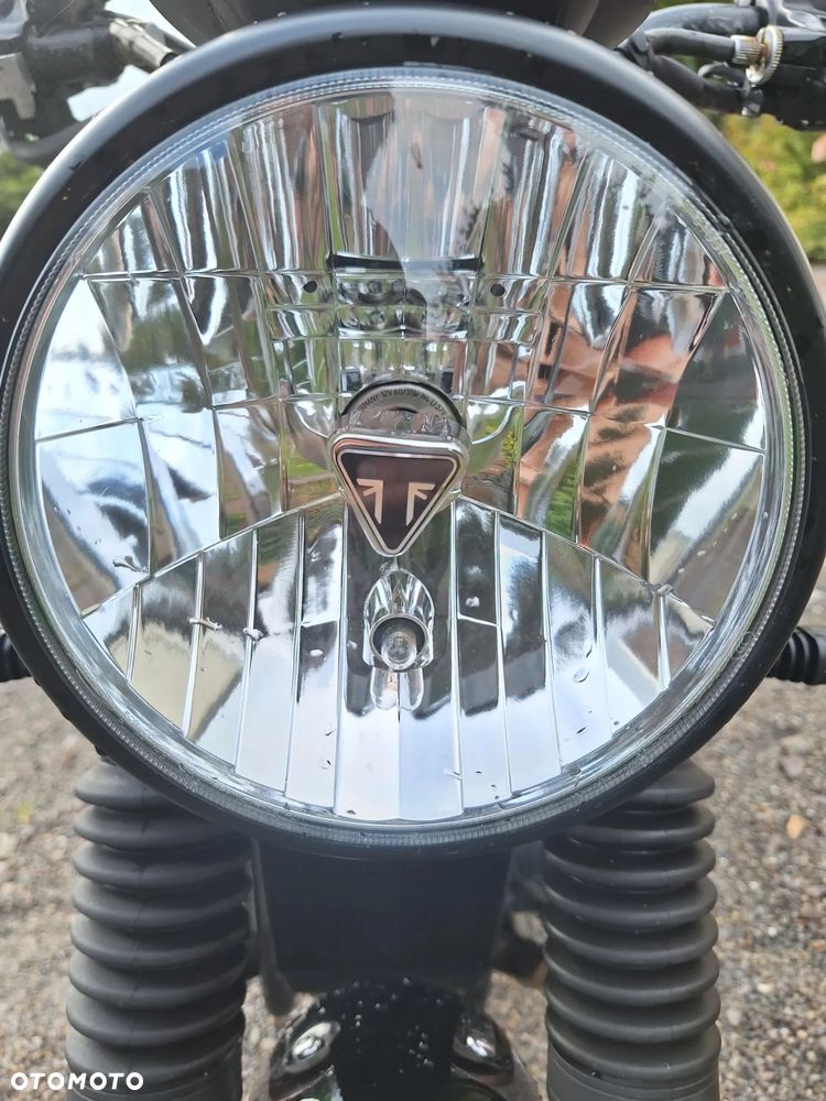 Triumph Street Twin - 4