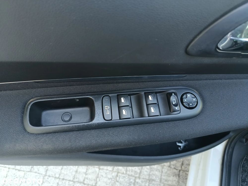 Peugeot 5008 HDI FAP 150 Active - 20