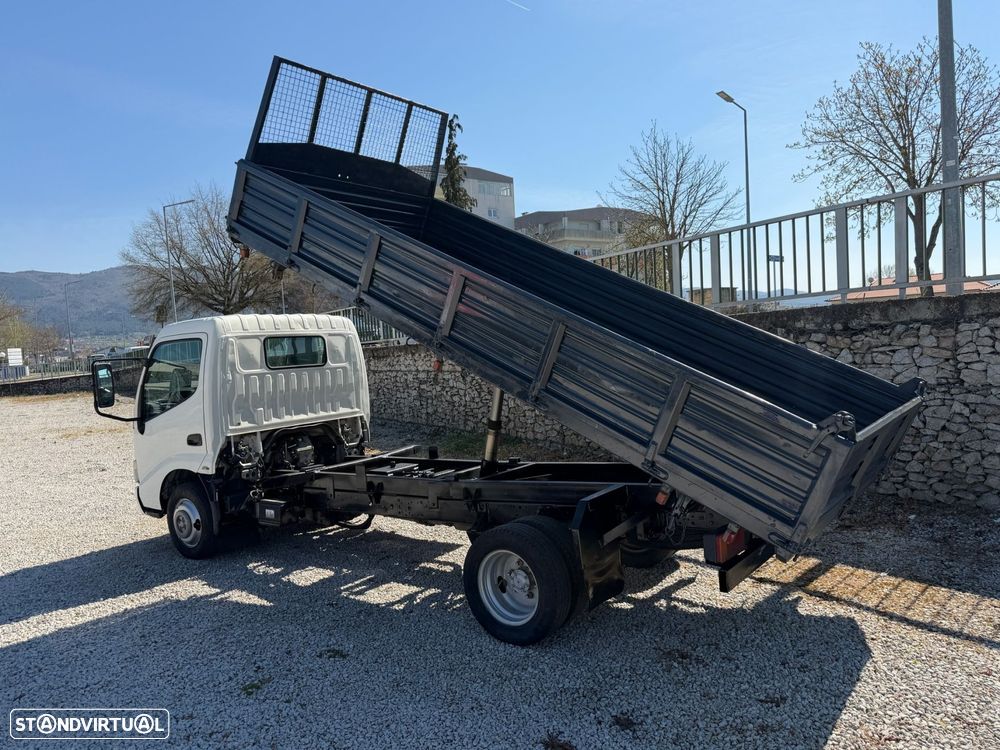 Toyota Dyna M D4-D 3LUG Tri-Basculante Nacional - 4