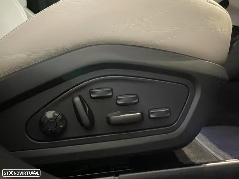 Porsche Taycan Cross Turismo 4 - 30