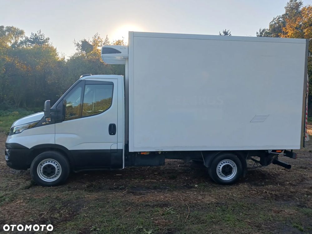 Iveco Daily 35S12 2017r SALON Chłodnia Mroźnia Izoterma Agregat Winda KLIMA Zasilanie 230V - 8