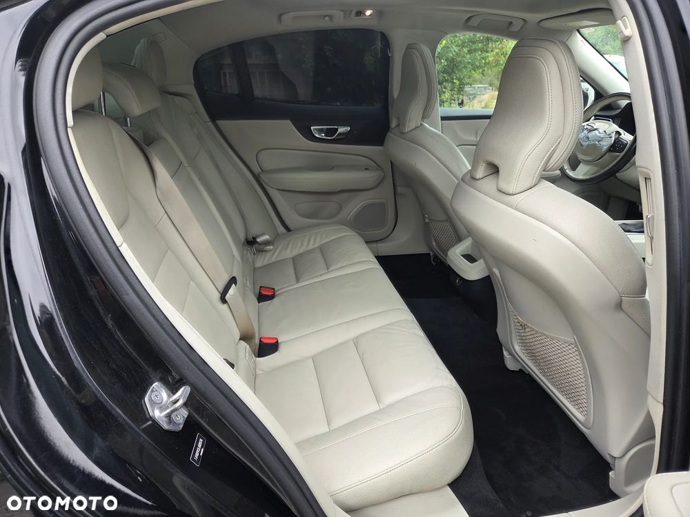 Volvo S60 T5 Momentum Pro - 13