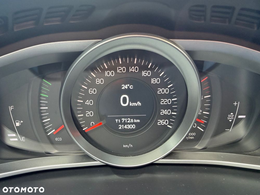 Volvo V40 D3 Momentum - 24
