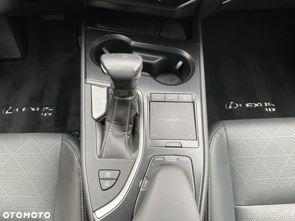 Lexus UX - 27