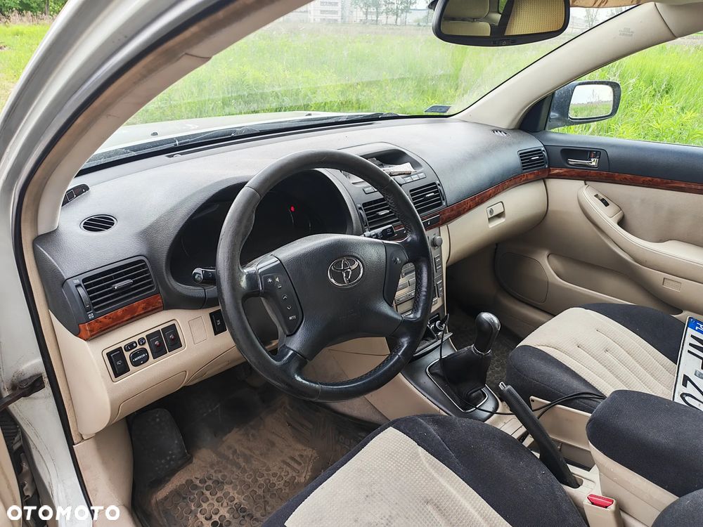 Toyota Avensis - 5