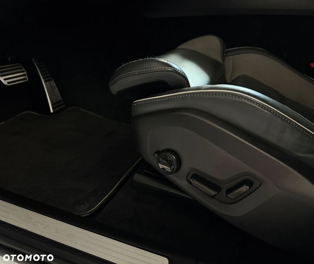 Volvo XC 60 B4 D AWD R-Design - 33