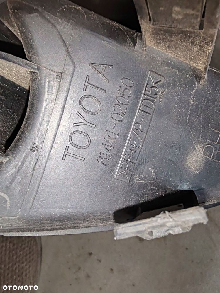 Halogen prawy kratka ramka halogenu prawa 81481-02050 Toyota Auris I 07-09 - 5