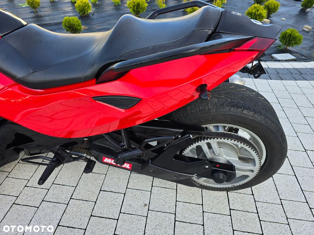 Can-Am Spyder - 23