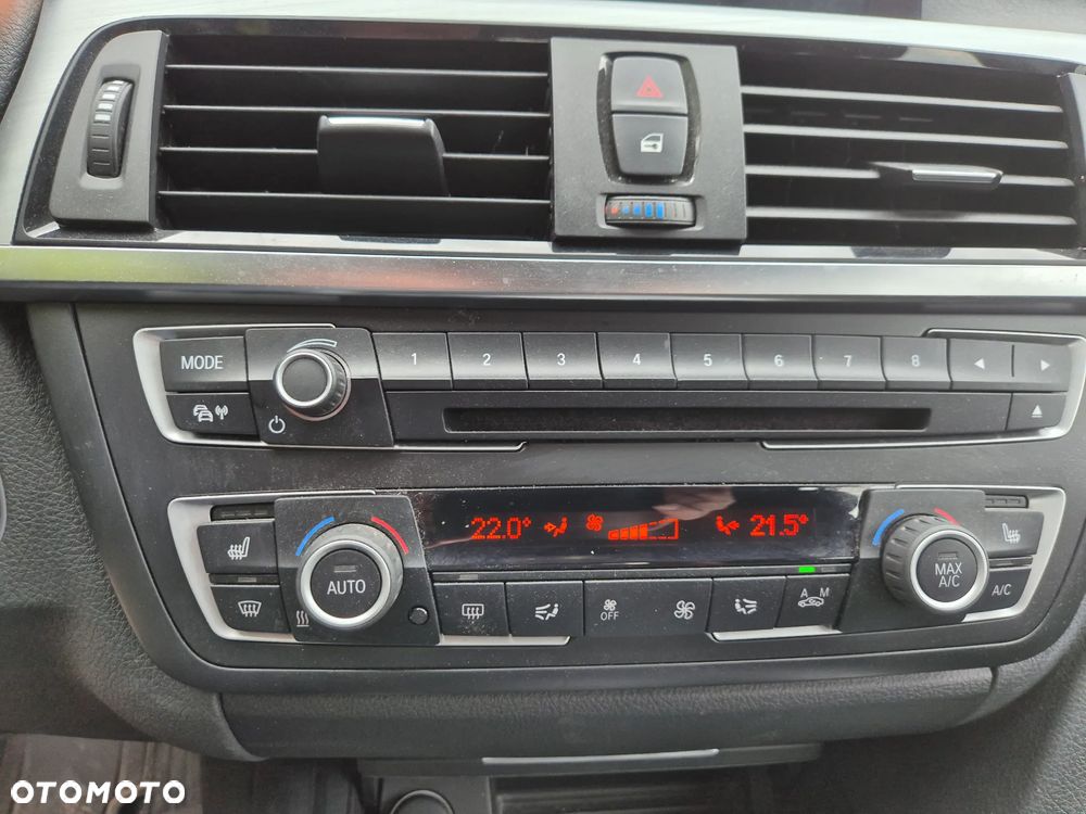 BMW Seria 3 335i Touring Sport Line - 27