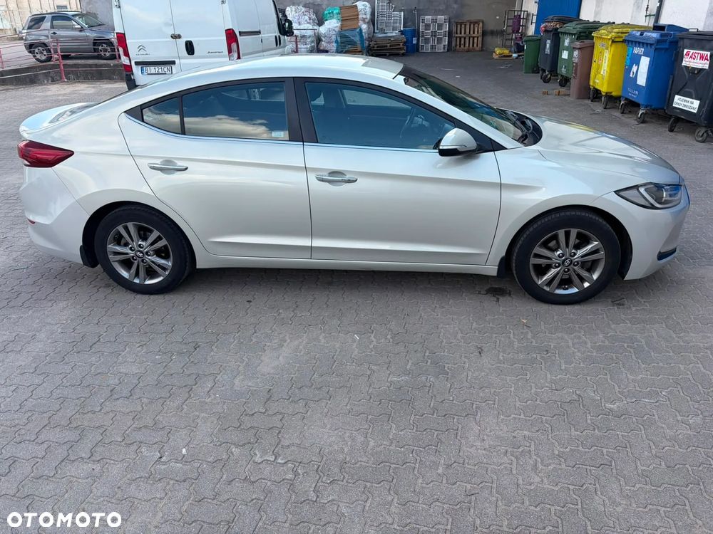Hyundai Elantra 1.6 Comfort - 1