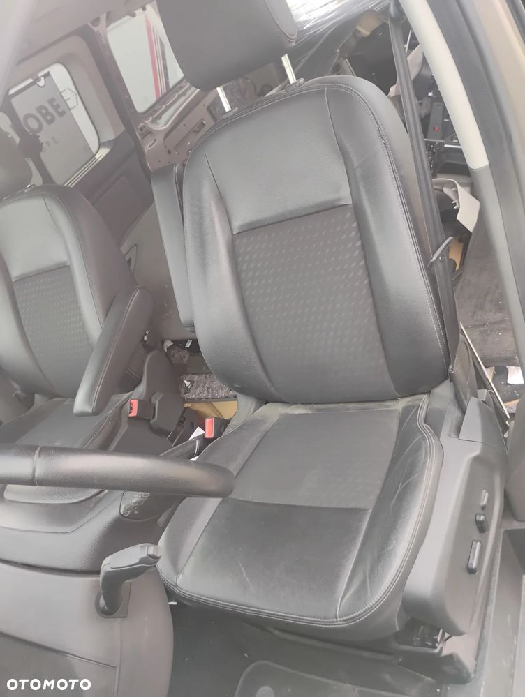 Ford Tourneo Custom 2.0 EcoBlue Hybrid L1 Titanium - 24